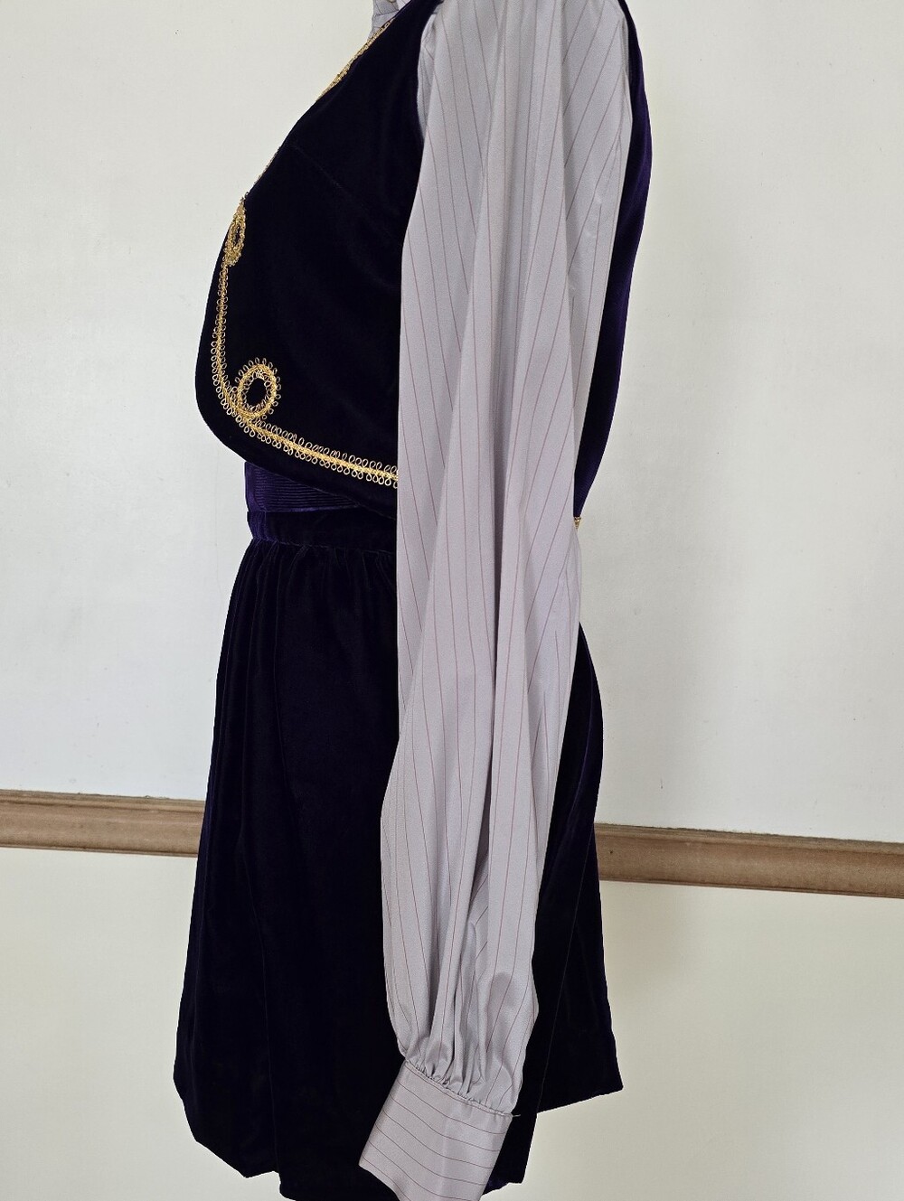 70s Vintage Boho Velvet Bolero and Mini Skirt Set - Picture 6 of 16